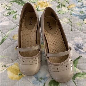 Mudd Cream Dress Shoes with Elegant Perforations